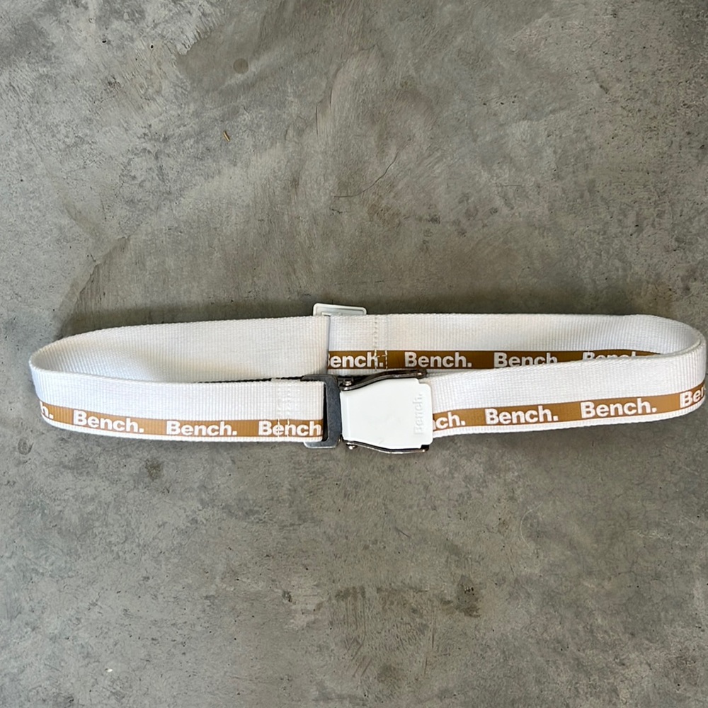 Bench buckle belt